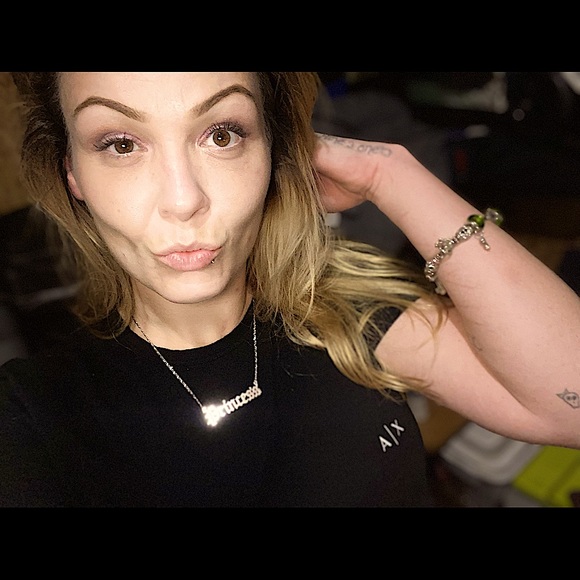 Meet your Posher, Michaela - Picture 3 of 13